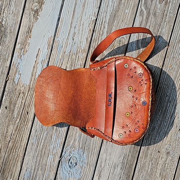 VINTAGE 1970s Handmade Leather Shoulder Bag - Picture 11 of 16